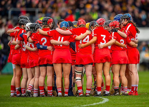 Cork huddle before the throw in